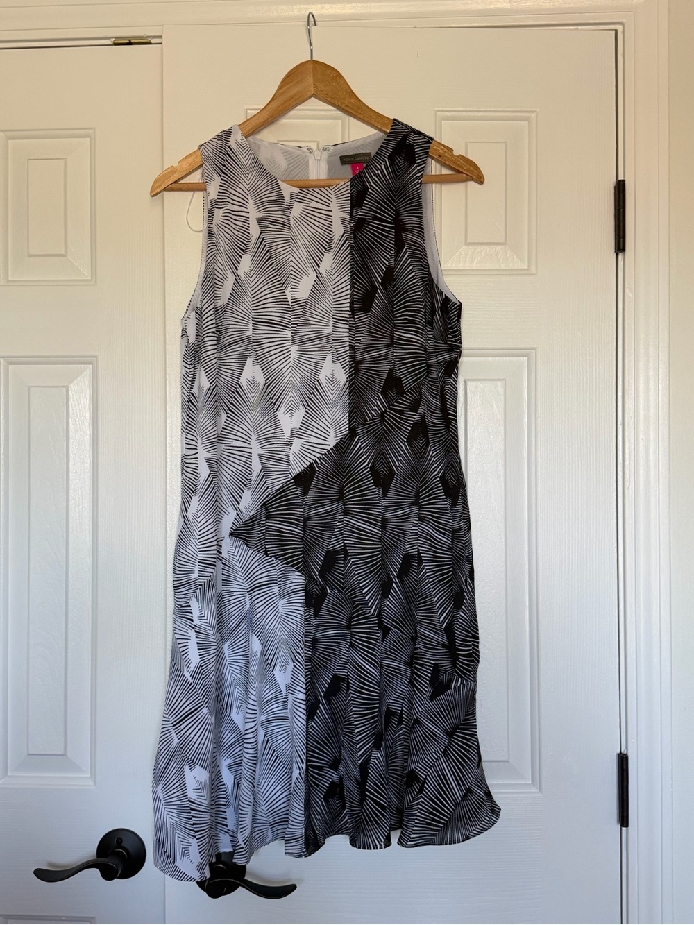 Vince Camuto Black & White Sleeveless Geometric Print Dress